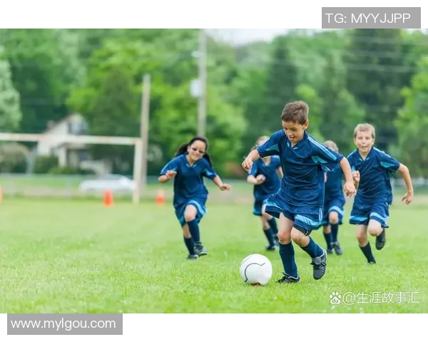 足球搓起来让我们一起感受激情与快乐的运动魅力与团队合作的精神