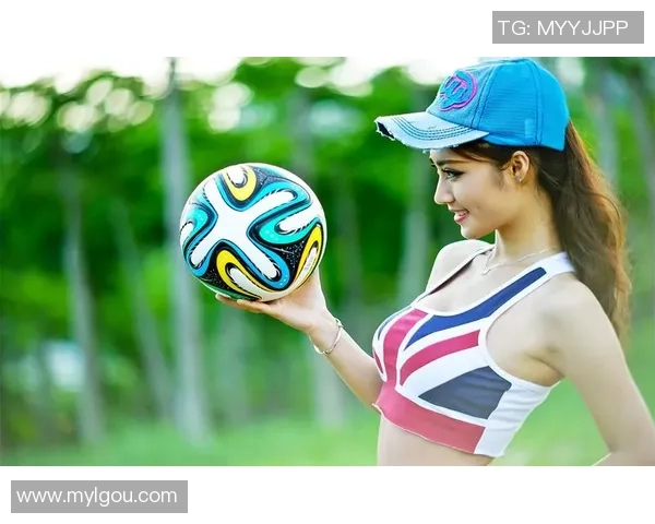 韩国足球宝贝展现魅力与性感的写真作品引发热议与关注